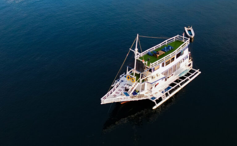 Open Trip 2D1N by 3 Island Superior Phinisi - Komodo Sharing Tours