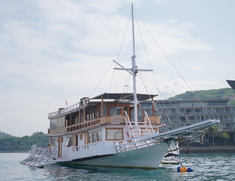 Open Trip 2D1N by Fortuna Deluxe Phinisi - Komodo Sharing Tours