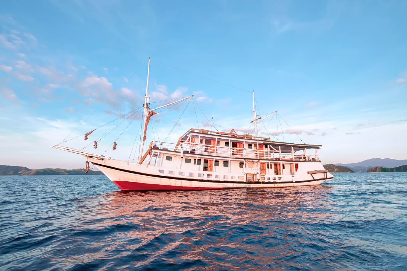 Open Trip 3D2N by Lamborajo I Superior Phinisi - Komodo Sharing Tours