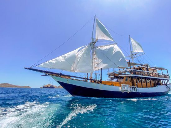 Sailing Komodo 3D2N by Lathansa Deluxe Phinisi - Komodo Sharing Tours