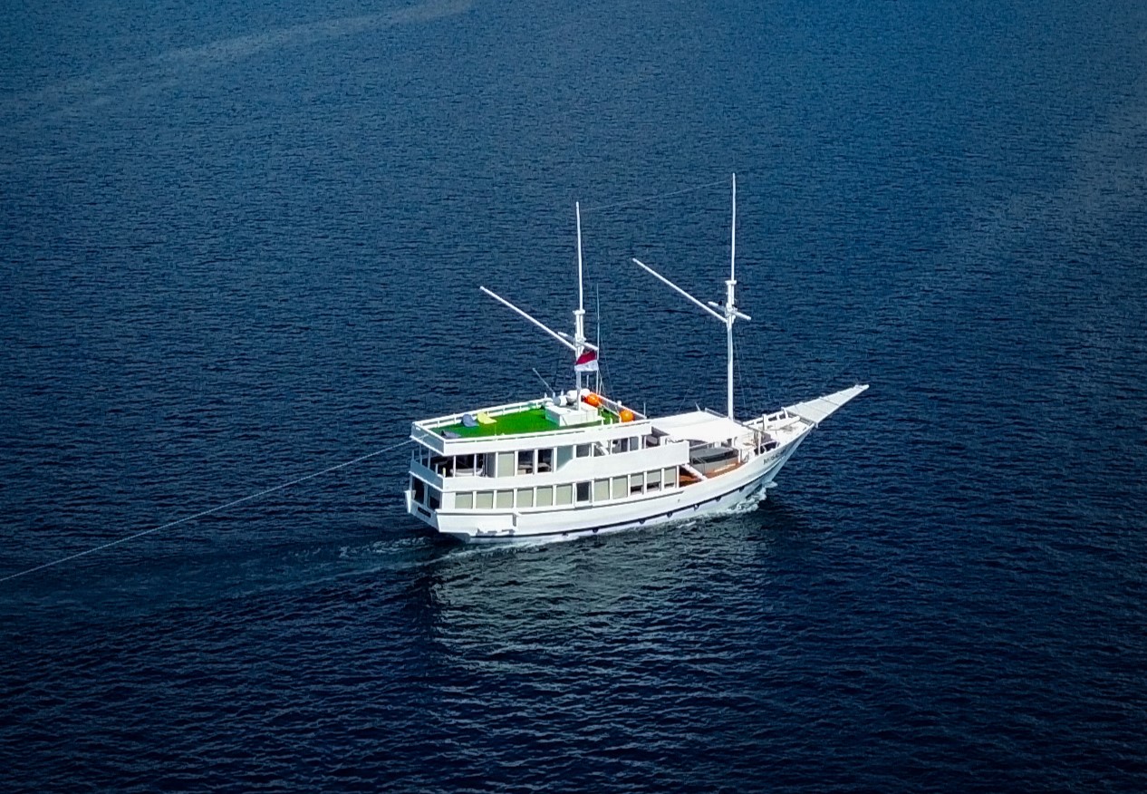 Open Trips 3D2N by Mosalaki Luxury Phinisi - Komodo Sharing Tours