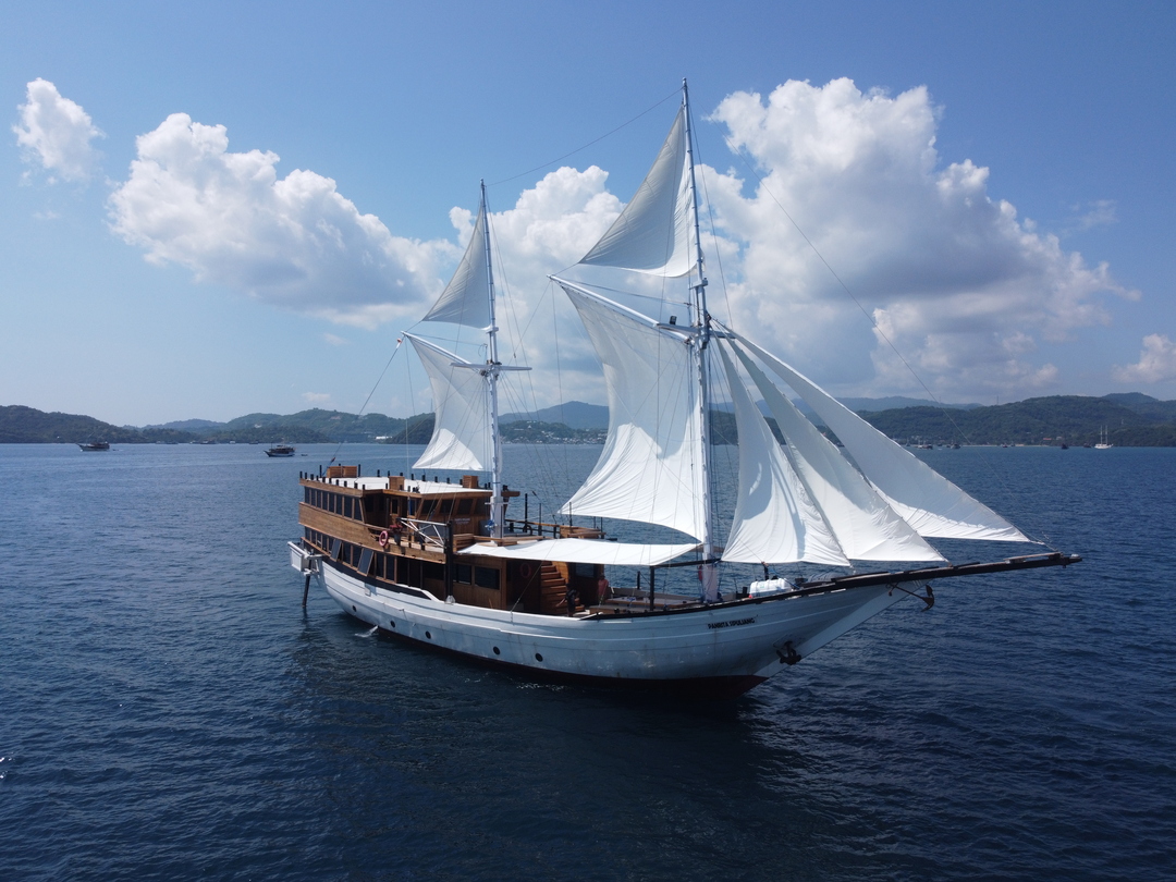 Open Trips 3D2N by Panrita Luxury Phinisi - Komodo Sharing Tours