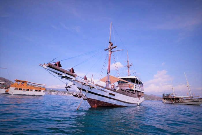 Derya Phinisi  - Komodo Boat Charter