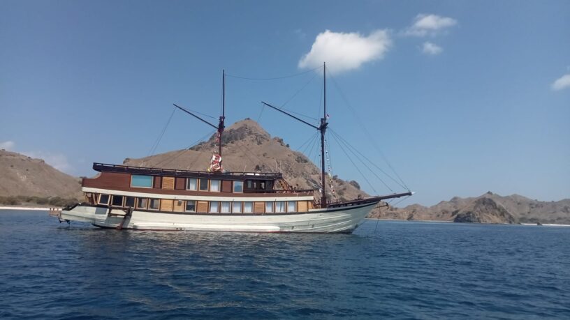 Private trip by Solana Deluxe Phinisi  - Komodo Sharing Tours