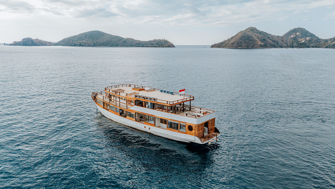 Open Trips 3D2N by Sora Deluxe Phinisi - Komodo Sharing Tours