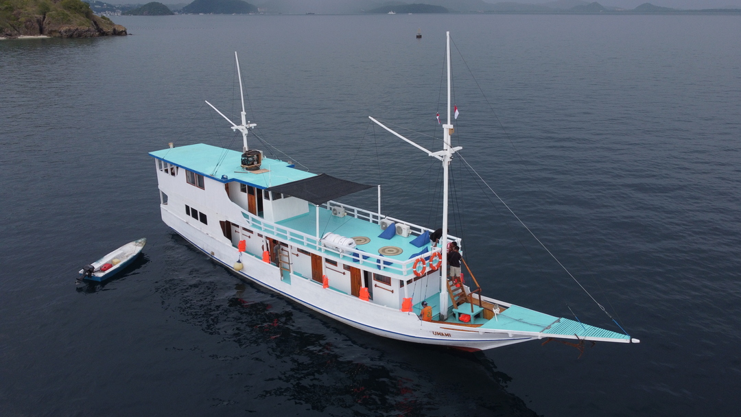 Private trip by Umami Superior Phinisi - Komodo Boat Charter