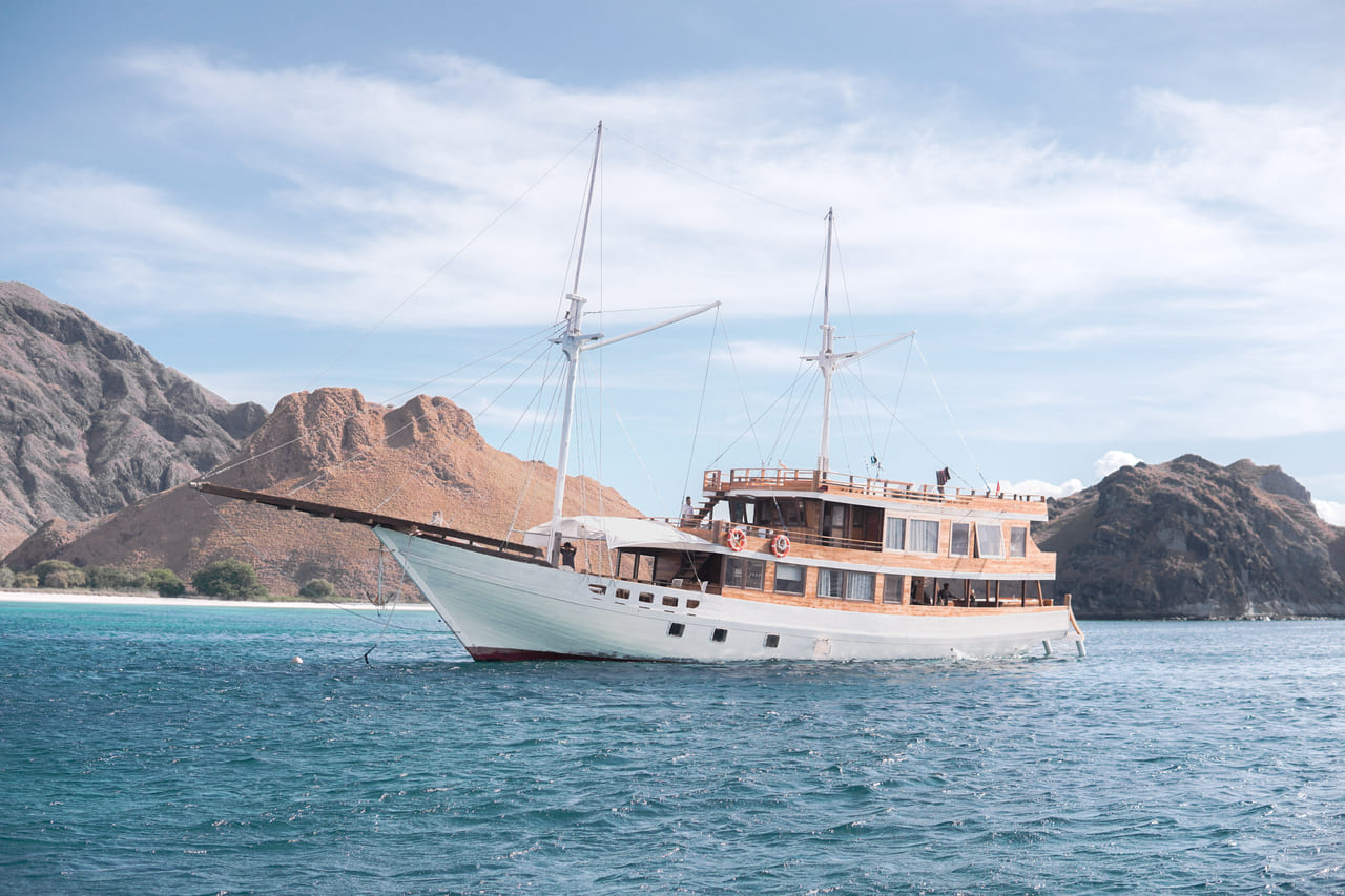 Open Trip 3D2N by Yumana Luxury Phinisi - Komodo Sharing Tours