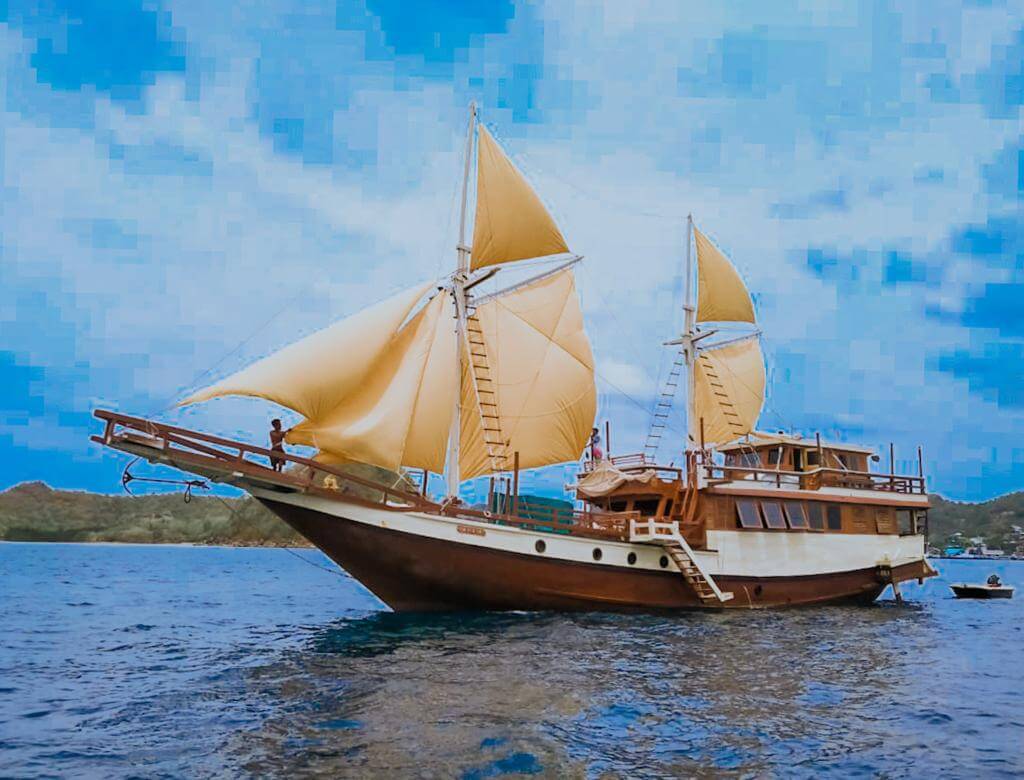 Sailing Komodo 3D2N by Amalia Bahari - Komodo Sharing Tours