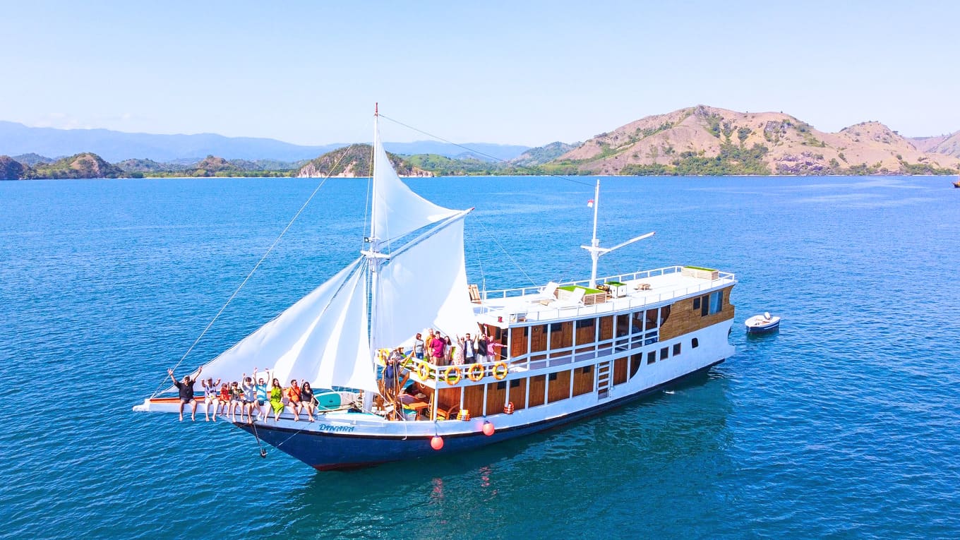 Open Trip 3D2N by Dinara Superior Phinisi - Komodo Sharing Tours