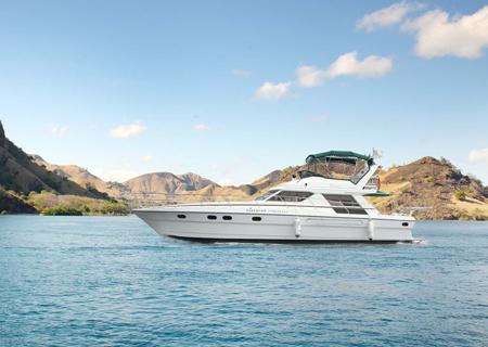 Komodo Yacht - Komodo Boat Charter