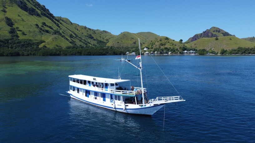 Private Trip Komodo by La Dyana Liveaboard - Komodo Sharing Tours