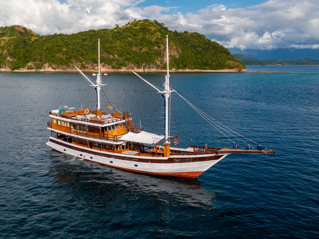 Private Trip by Revfiero Luxury Phinisi - Komodo Boat Charter