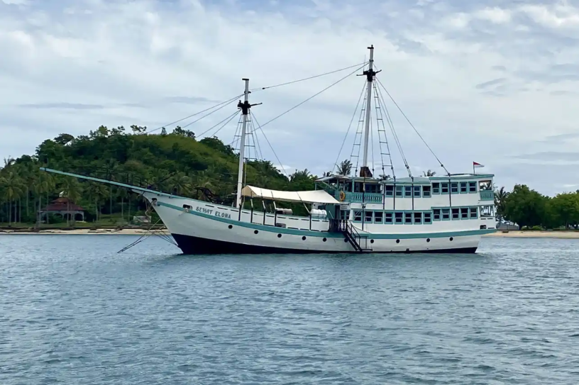 Open Trip 4D3N Lombok to Labuan Bajo by Sehat Elona Superior Phinisi - Komodo Sharing Tours