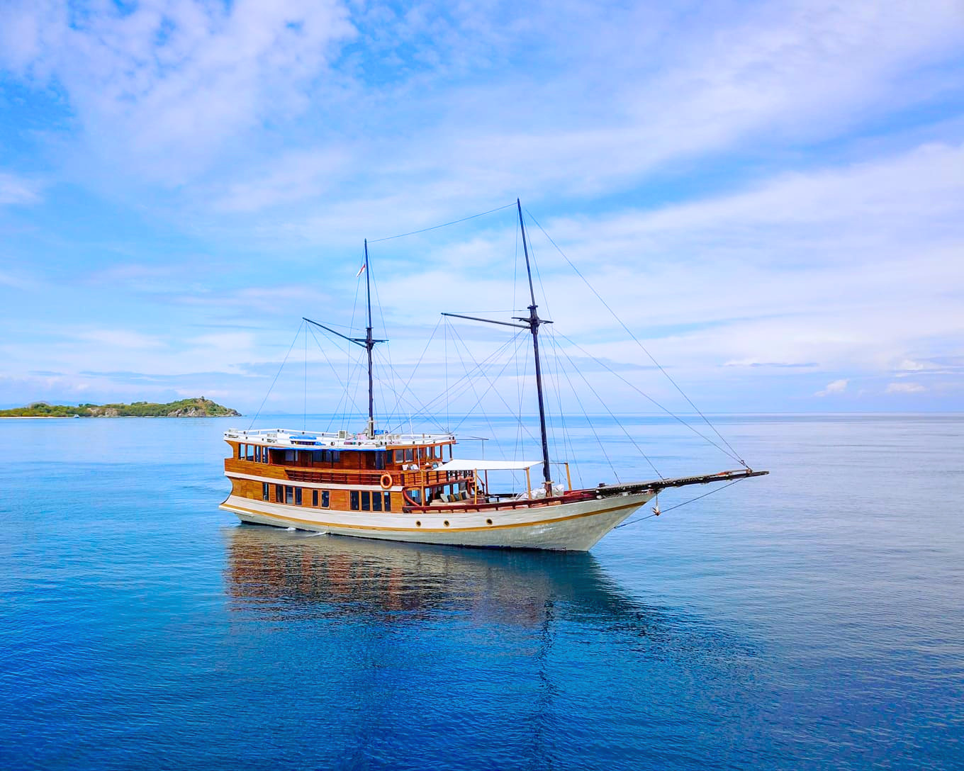 Open Trip 3D2N by Senada Luxury Phinisi - Komodo Sharing Tours